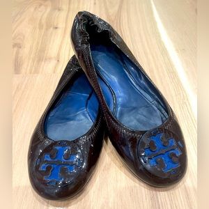 Authentic Tory Burch ballet flat in brown patent leather size 6.5